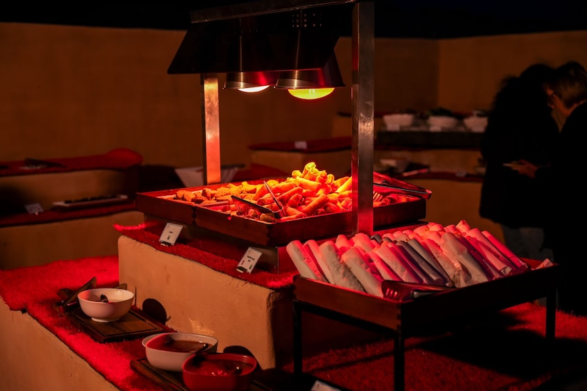 Tour Dubai: Desert Safari with Dune Bashing, Camp Dinner & Shows 2