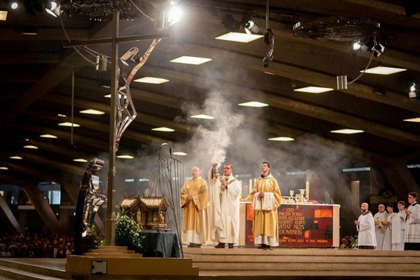 Lourdes Day Trip from Paris Sanctuaries and Visits Included 4