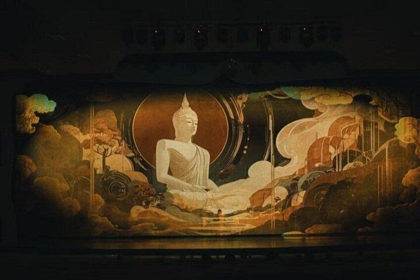 Una estatua imponente de Buda en posición meditativa, rodeada de nubes y una luna creciente. 4