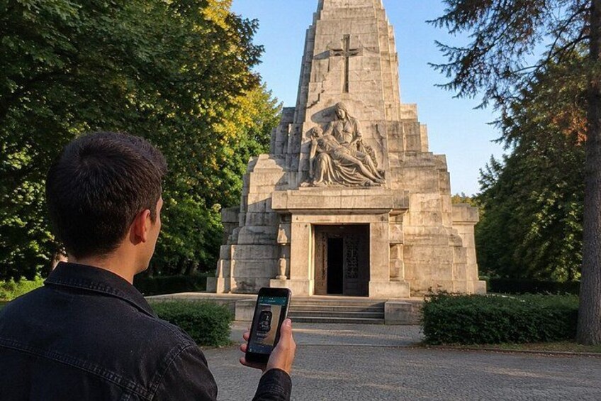 Secrets of Monza: Self-Guided Scavenger Hunt & Walking Tour 2