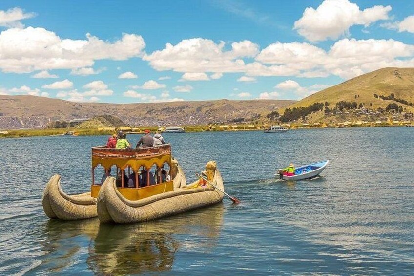 Typical boat in Uros 3