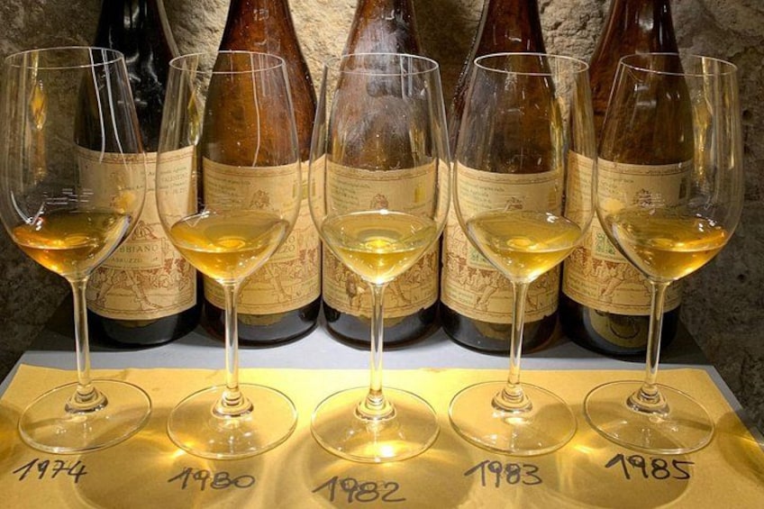 Five wine bottles and glasses with labels and numbers. 1