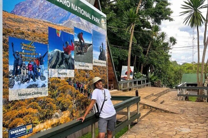 Un panneau d’affichage indiquant les activités proposées au parc national de Barro, comme l’escalade et le VTT. 4