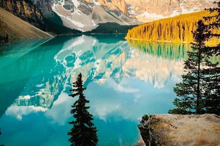 Canmore/Banff: Sunrise Moraine Lakes & Louise Adventure Tour 3