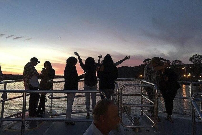 Orange County Evening Harbor Wine Cruise Scenic Wine Tasting 4
