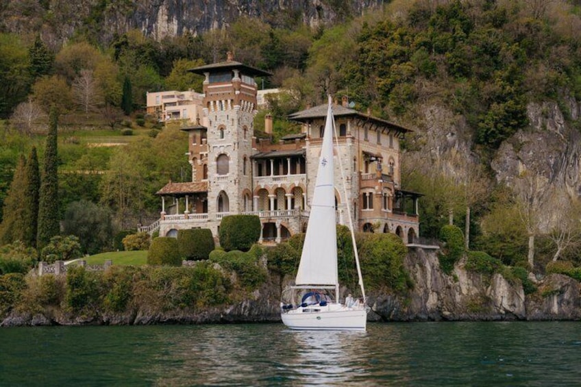 Lake Como PRIVATE Boat Tour Aperitivo & Prosecco Included 4