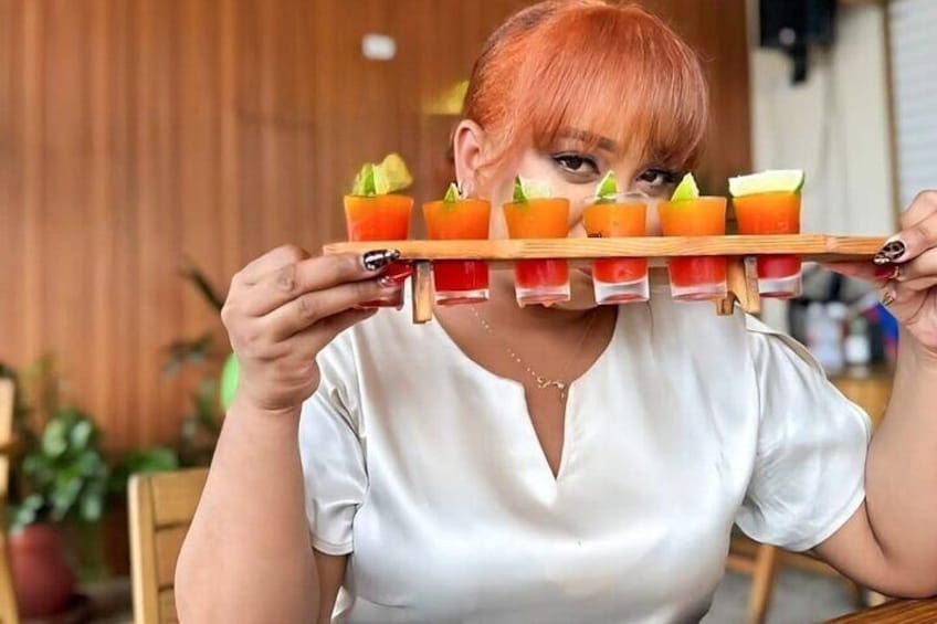A person holding a tray with multiple drinks. 1