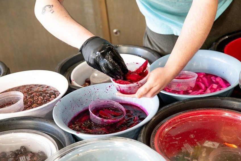 Lower East Side Skip-the-Line Food Tour with Museum Entry 1