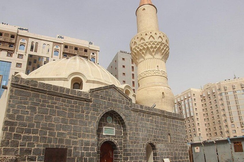 Spiritual Madinah Ziarah to Sacred Sites Tour 4