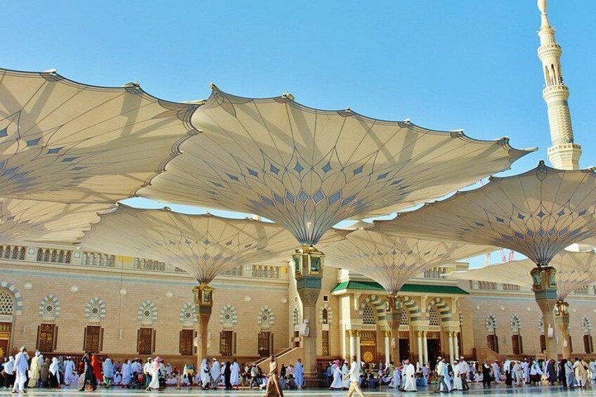 Scents & Souqs of Madinah – A Cultural Shopping Journey 1