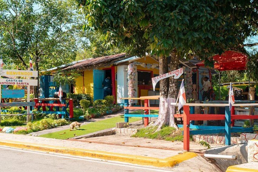 A colorful building with a sign that reads 'Bienvenidos.' 2