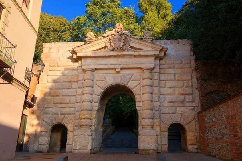 Granada Scavenger Hunt & Highlights Self-Guided Walking Tour 4