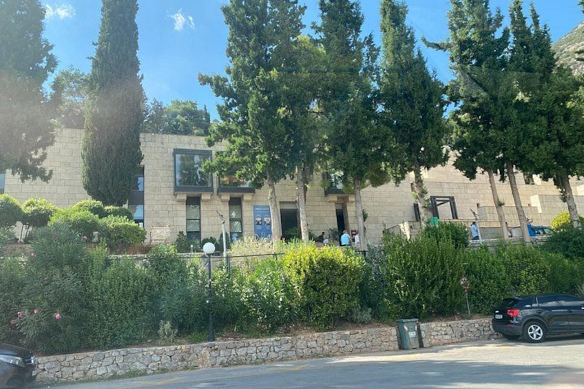 Delphi to Meteora and Thermopylae Tour 4