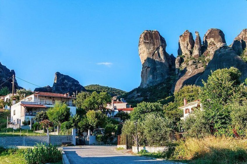 Delphi to Meteora and Thermopylae Tour 4
