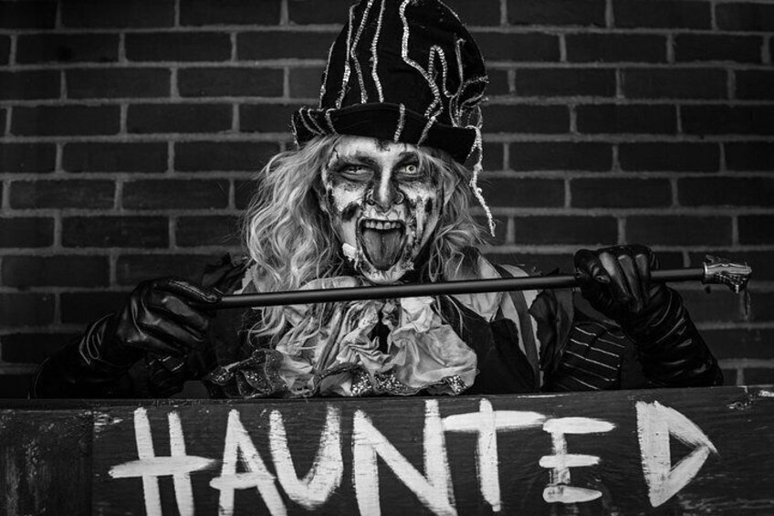 Step into the haunting past with the Salem Witch Trials Walk, a powerful and reflective walking tour that takes you through the real sites and stories behind the 1692 hysteria. 1