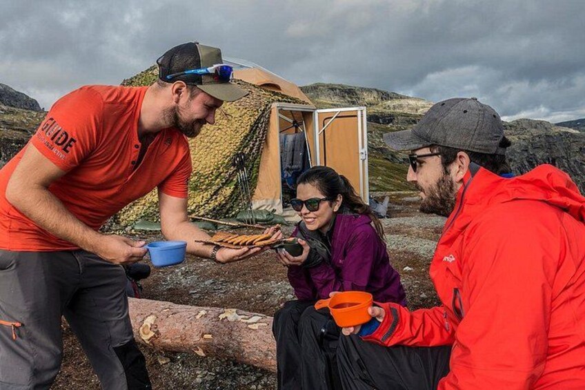 Trolltunga Sunset Overnight Glamping 5