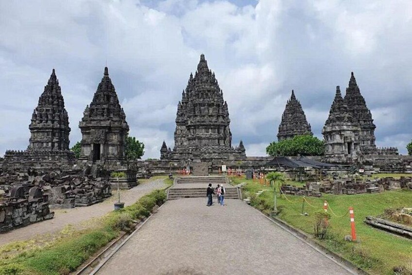 Sunrise at Punthuk Setumbu, Borobudur and Prambanan Temples 2