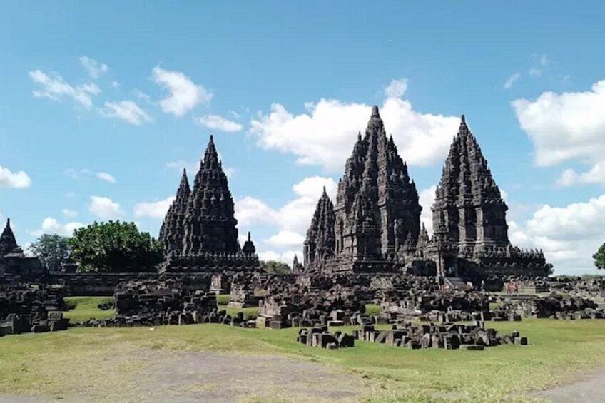 Sunrise at Punthuk Setumbu, Borobudur and Prambanan Temples 4