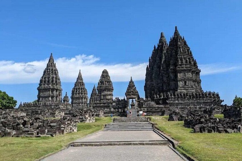 Sunrise at Punthuk Setumbu, Borobudur and Prambanan Temples 5