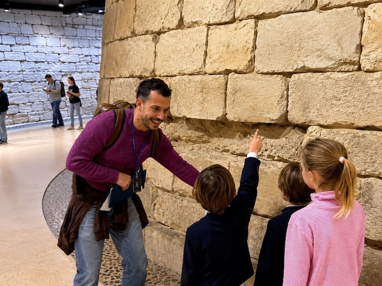 Paris: Louvre Award-Winning Tour with Tickets Max 6 Guests 3