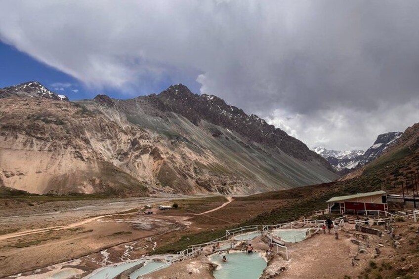 Adventure 4x4 hot springs with Chilean barbecue in the mountains. 2