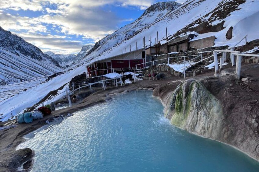 Adventure 4x4 hot springs with Chilean barbecue in the mountains. 4