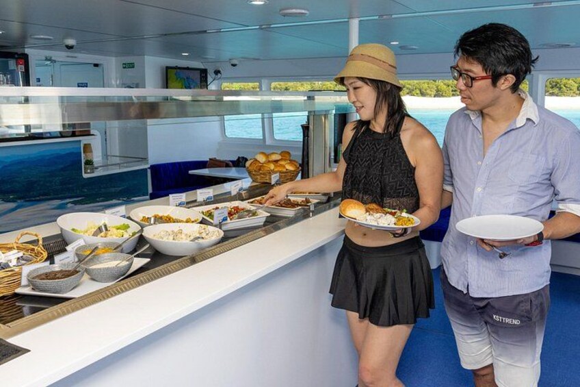 Whitehaven Beach Full-Day Cruise from Airlie Beach with Transfers 2