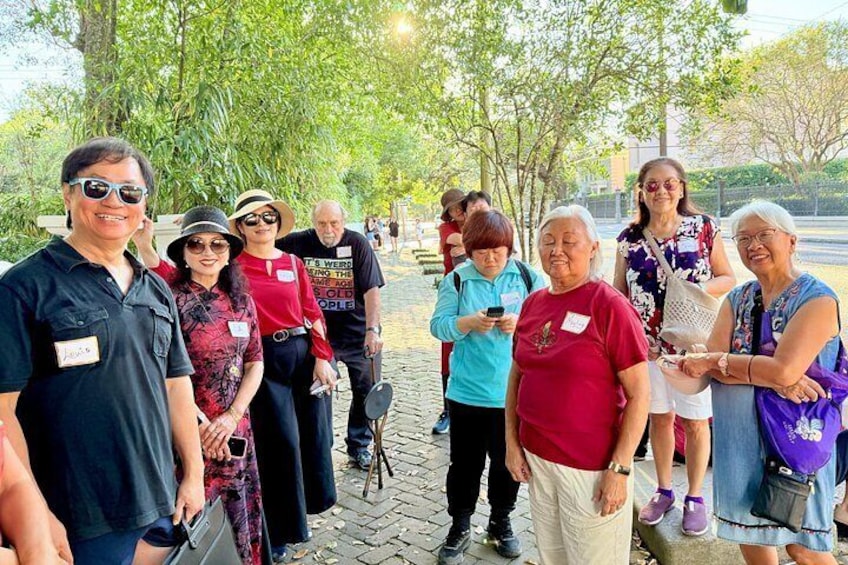 Tour participants with the tour guide in the Garden District 2