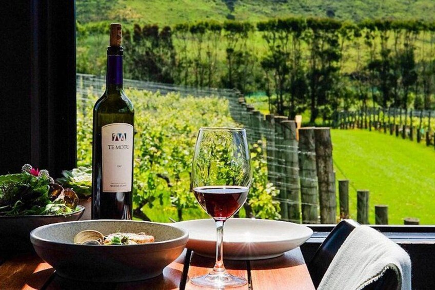 Boutique Waiheke Island Wine, Gin and Food Tour 3