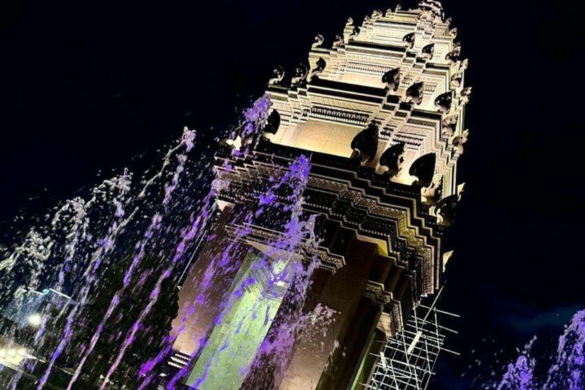 Independence Monument by Night 3