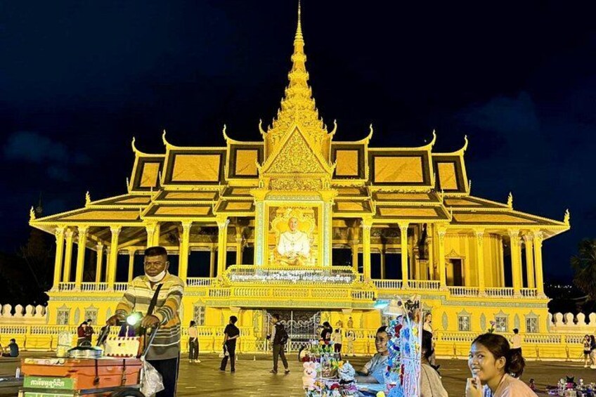 Experience Local Life outside the Royal Palace 2
