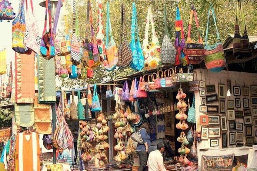 Customized Half or Full Day Delhi Shopping Tour with Female Guide 1