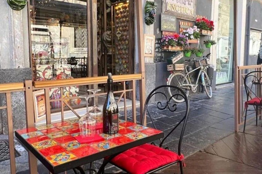 Etna Wine Tasting with Local Food Bites in Catania 4