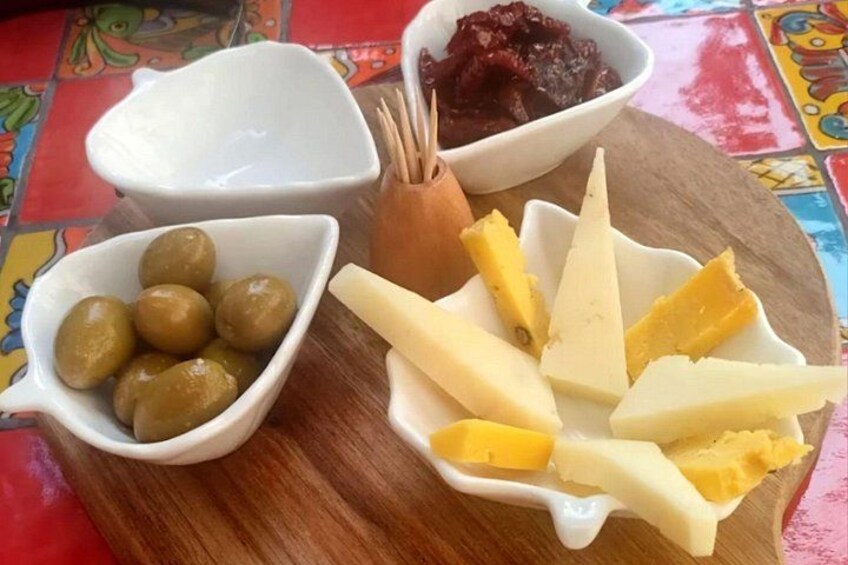 Etna Wine Tasting with Local Food Bites in Catania 5
