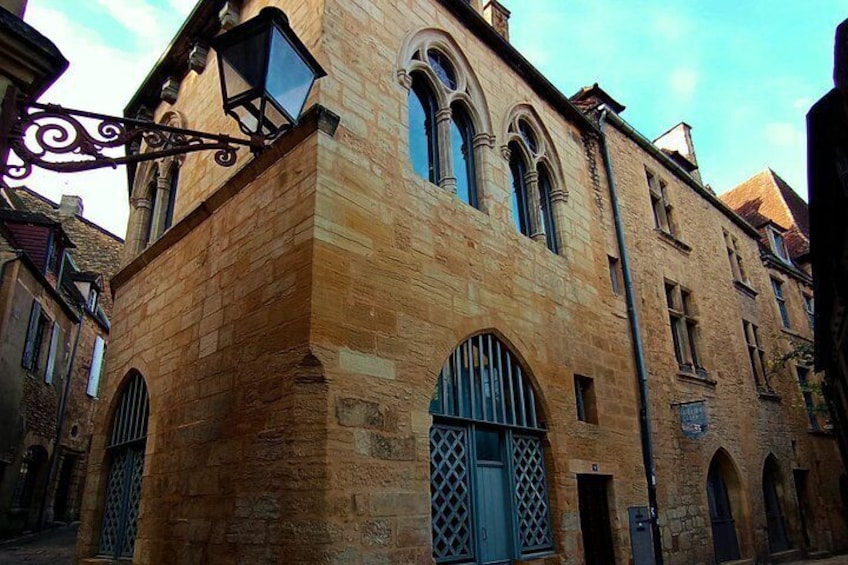 Private Walking Tour of SARLAT with Tastings by Exploreo24 3
