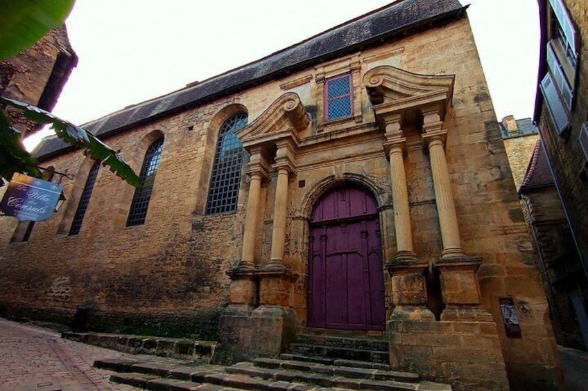Private Walking Tour of SARLAT with Tastings by Exploreo24 5
