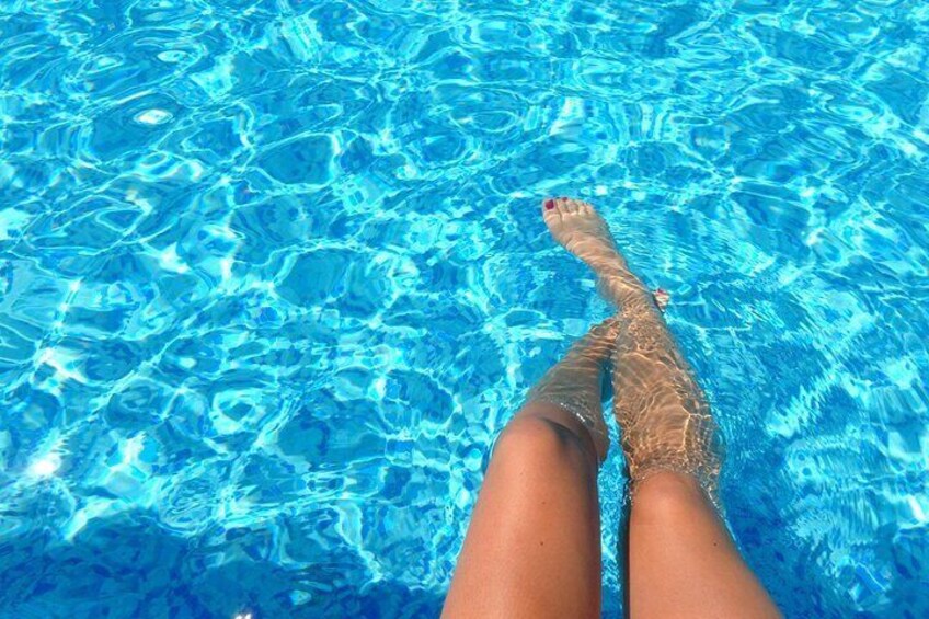Ben i en swimmingpool. 3