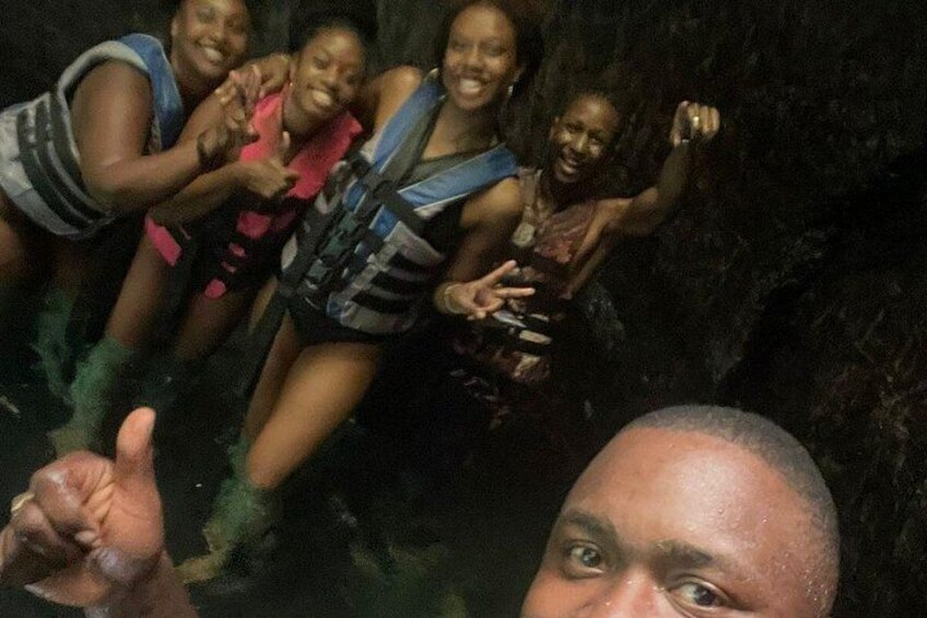 Roseau, Dominica: Rainforest Adventure sport,Waterfall swim 3