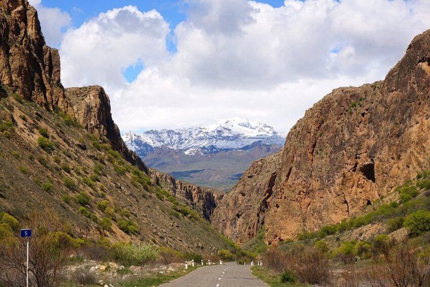 Group tour to Khor Virap, Noravank, Areni Cave 5