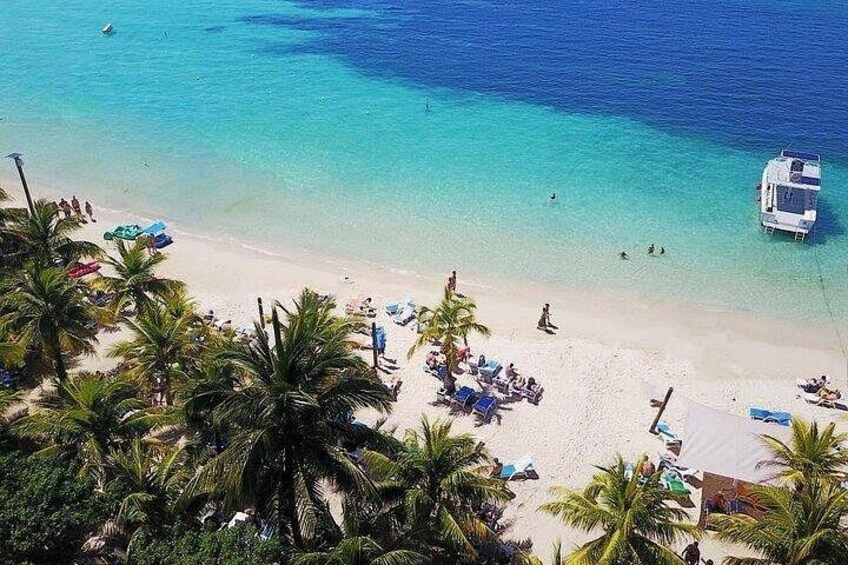Roatan Private Tour: Chocolate, Rum, Sanctuary and Beach 3