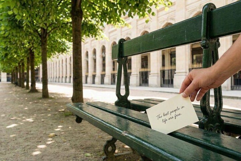 A bench with a note that reads "The best people in life are free." 2