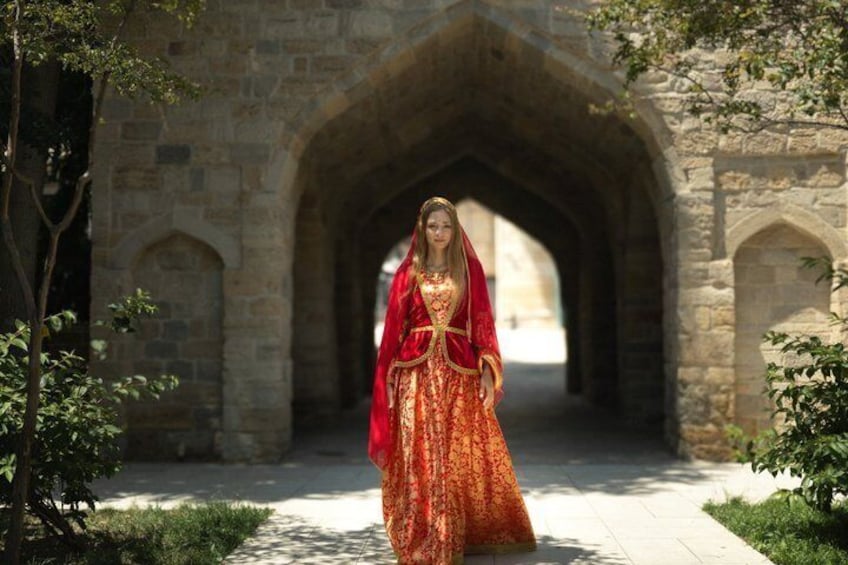Baku: Old City Cultural Photoshoot in Azerbaijani Dress 1