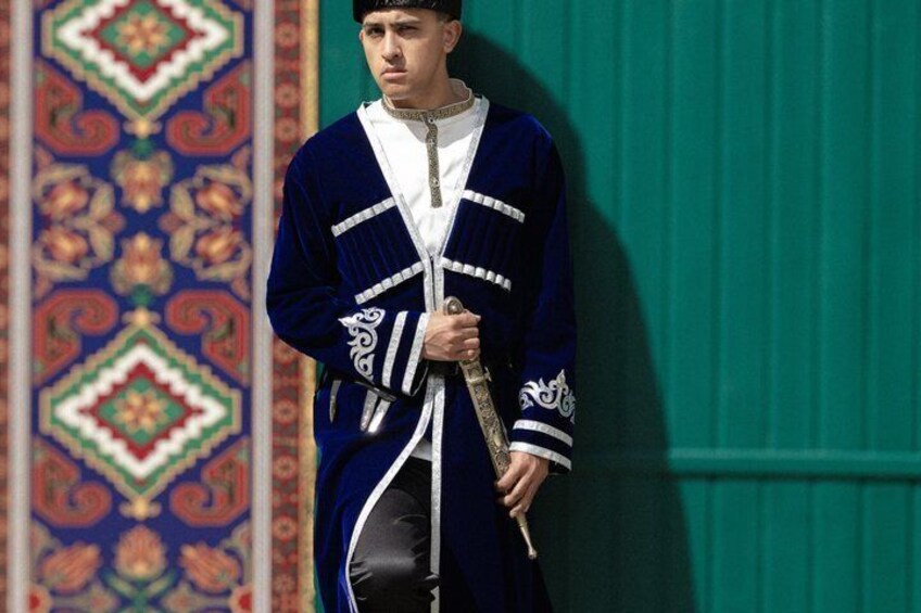 Baku: Old City Cultural Photoshoot in Azerbaijani Dress 2