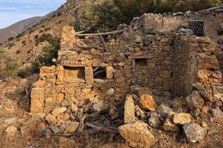 Unique guided hike on ancient Minoan paths 2