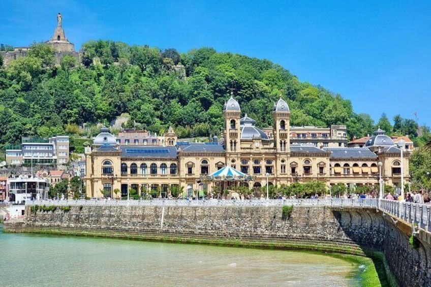 San Sebastian Historic Walking Tour with Pintxo and Drink 3