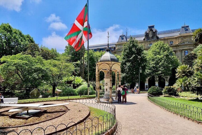 San Sebastian Historic Walking Tour with Pintxo and Drink 5