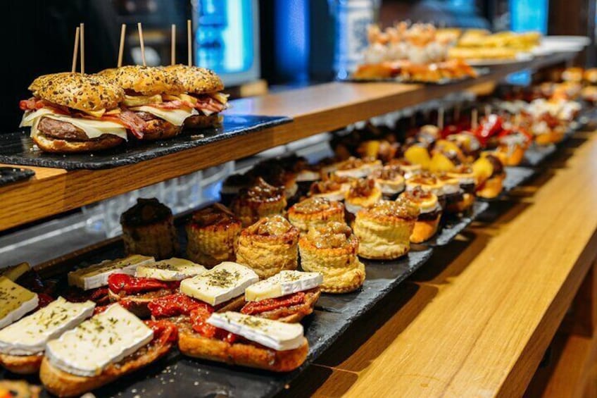 San Sebastian Historic Walking Tour with Pintxo and Drink 1
