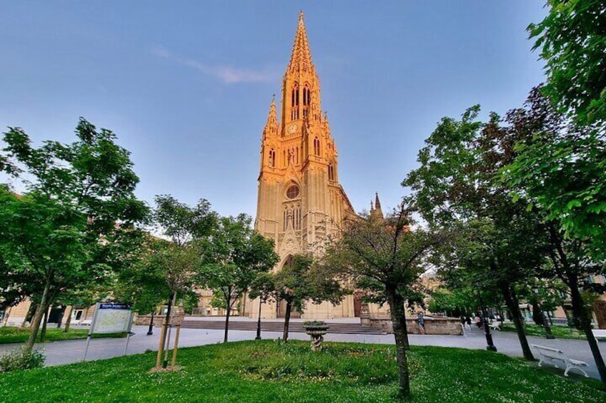 San Sebastian Historic Walking Tour with Pintxo and Drink 4