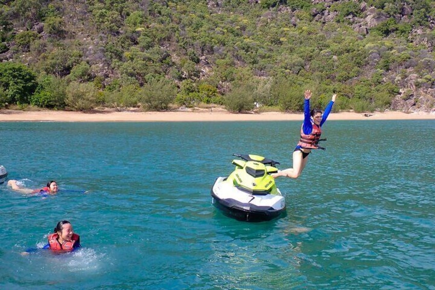 Enjoy swimming on Magnetic Island’s Top End up close on a guided jet ski tour. 2