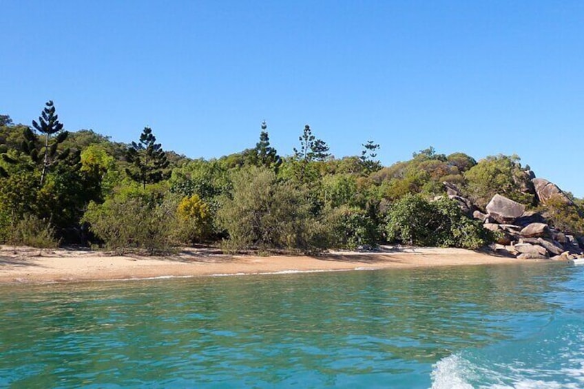 Experience White Lady Bay on Magnetic Island’s Top End up close on a guided jet ski tour. 4